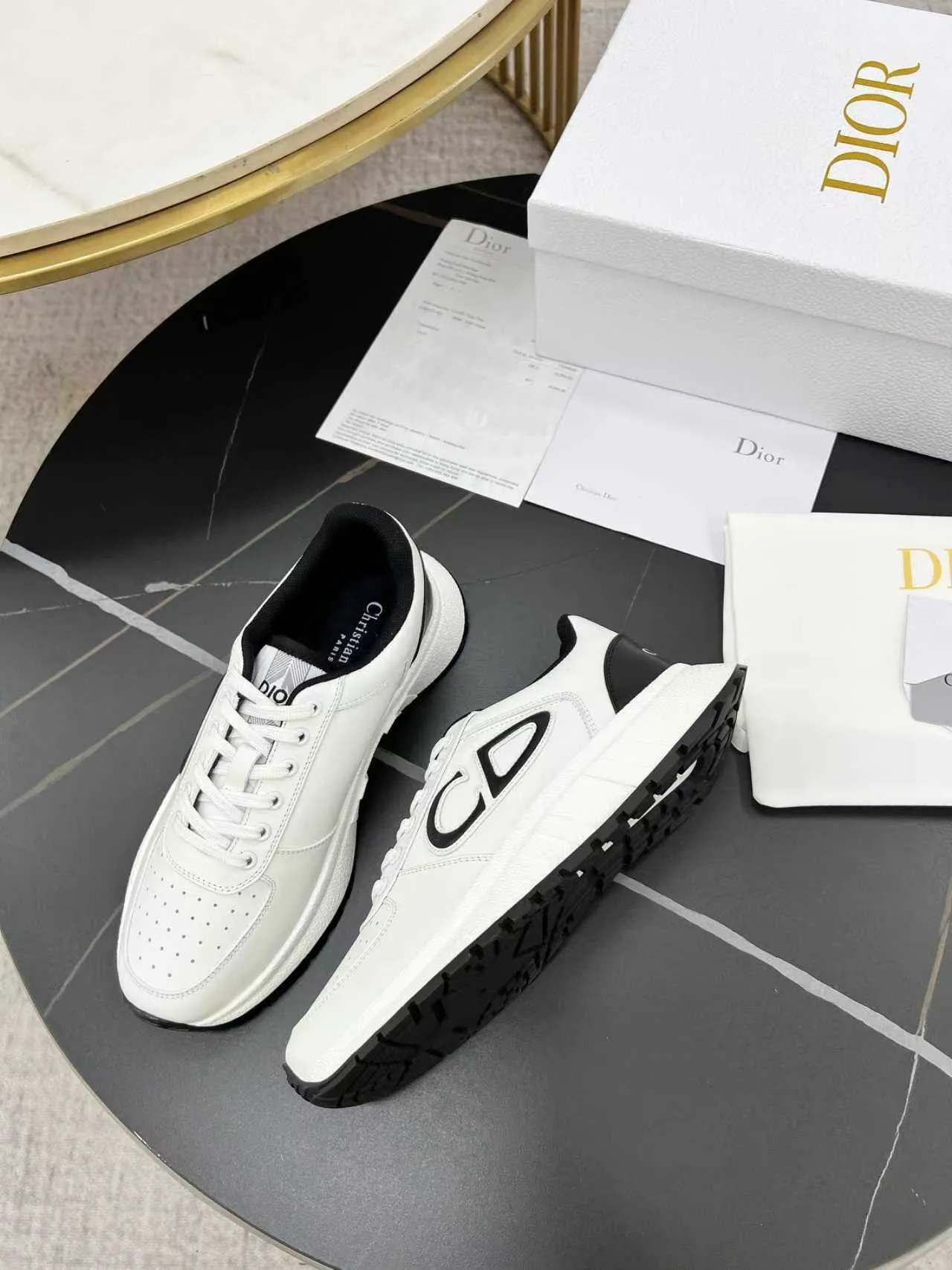 [Dior Dior] P: 640💰Couple model Size: Female: 35-40 (41 customized), male 39-44. (45 customized) 2025 Dior Dior autumn and winter new products🌹Fashion and trends coexist. Imported cowhide is customized one to one. Fabric; cowhide. Lining: Breathable mesh. Outsole: TPU.